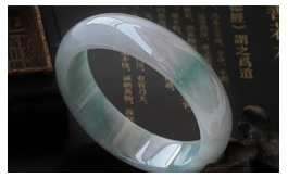 天然翡翠手鐲-老坑冰糯種淺綠微紫極細膩均勻圓潤正裝扁口圓鐲(57)
