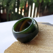 純天然巴西瑪瑙玉碧綠雙色玉戒指