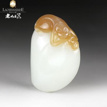 和田玉掛件靈猴獻壽雕工精美有糖
