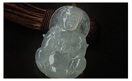 天然翡翠掛件--精品老坑冰玻種清瑩淺綠均色晶瑩潤透圓潤厚實(shí)雙面精雕靜雅慈悲觀音