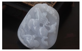 天然翡翠掛件-老坑糯種瑩白均色細膩潤澤精工浮雕馬上有錢