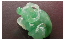 天然翡翠掛件--水嫩凝翠老坑冰種潤澤圓雕胖胖福牛