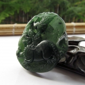 碧綠天然岫玉通透獨占鰲頭掛件