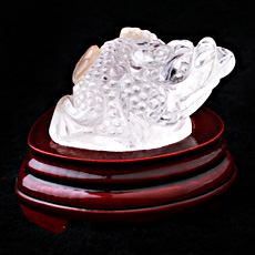天然白水晶帶俏色金蟾擺件★富貴金蟾吉祥家居風水擺設★健康長壽鎮宅化煞