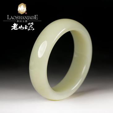 和田玉青白玉手鐲扁圓環(huán)形細(xì)膩婉約