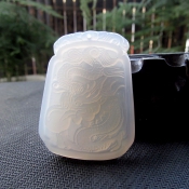 精美純天然冰透白瑪瑙玉龍牌掛件