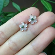 純天然緬甸a貨冰瑩水潤翡翠玉熒光925銀鑲嵌梅花耳釘