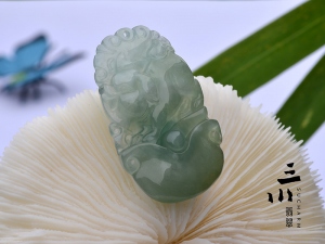 糯種晴水綠天然A貨翡翠瑞獸吊墜