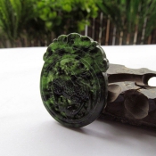 精致鏤空工藝藍田墨玉麒麟掛件