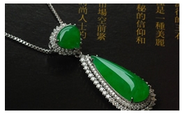 18K白金鑲鉆天然翡翠掛件--老坑冰種鮮潤明艷陽綠均色水潤晶瑩飽滿圓潤滿包金奢華時尚鑲嵌雨滴形掛件