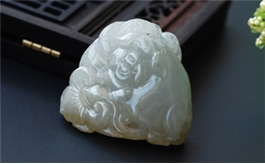 天然翡翠掛件--老坑冰糯種淺黃翡飄花雙面精雕福豬