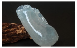 天然翡翠掛件--老坑冰種淺綠水潤晶瑩飽滿圓潤精雕福如東海