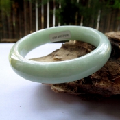 精品翡翠A貨淺綠優(yōu)雅玉手鐲/玉石鐲子/淺綠色豆色玉手鐲/玉緣軒正品