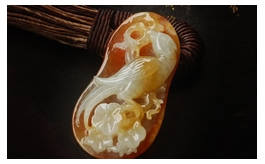 天然天然翡翠掛件--老坑冰糯種潤澤晶瑩料足厚實(shí)俏色黃翡精工巧雕喜上眉梢