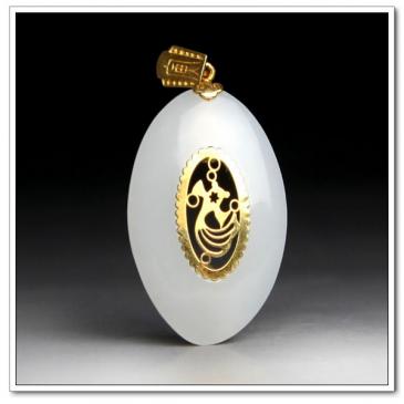 和田玉金鑲羊脂玉掛件年年有余