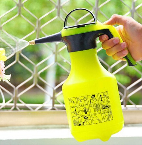 Chic Capacity 2L Pneumatic Watering Can Gardening Tool