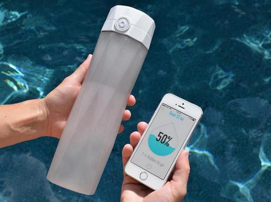 能提醒你喝水的发光水杯-HidrateSpark智能水杯
