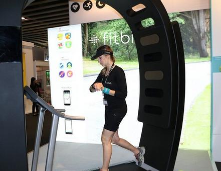 Fitbit:明年在自家智能设备中整合移动支付技术
