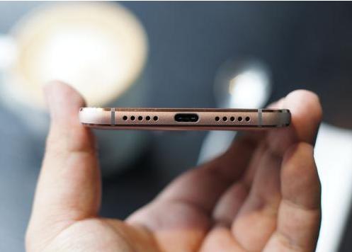 IPhone7:去掉耳机孔是技术进步,还是犯错