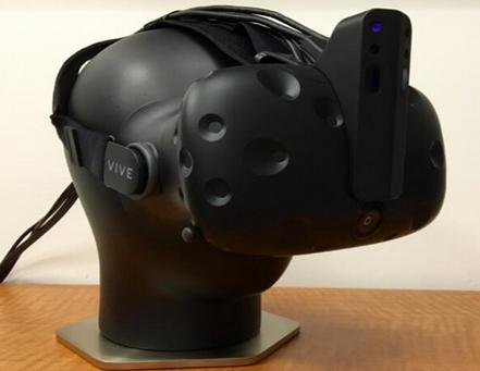 英特尔展示兼容HTC Vive的深度感应VR配件