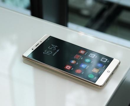 各显神通看厂商怎么解决手机续航难题？