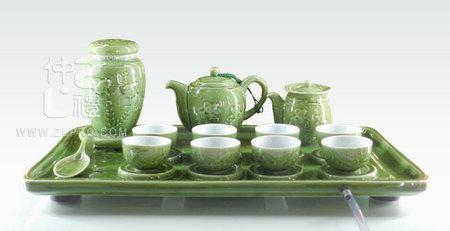 新绿釉浮雕鱼大方形盘茶罐橄榄壶闻香杯25头茶具组
